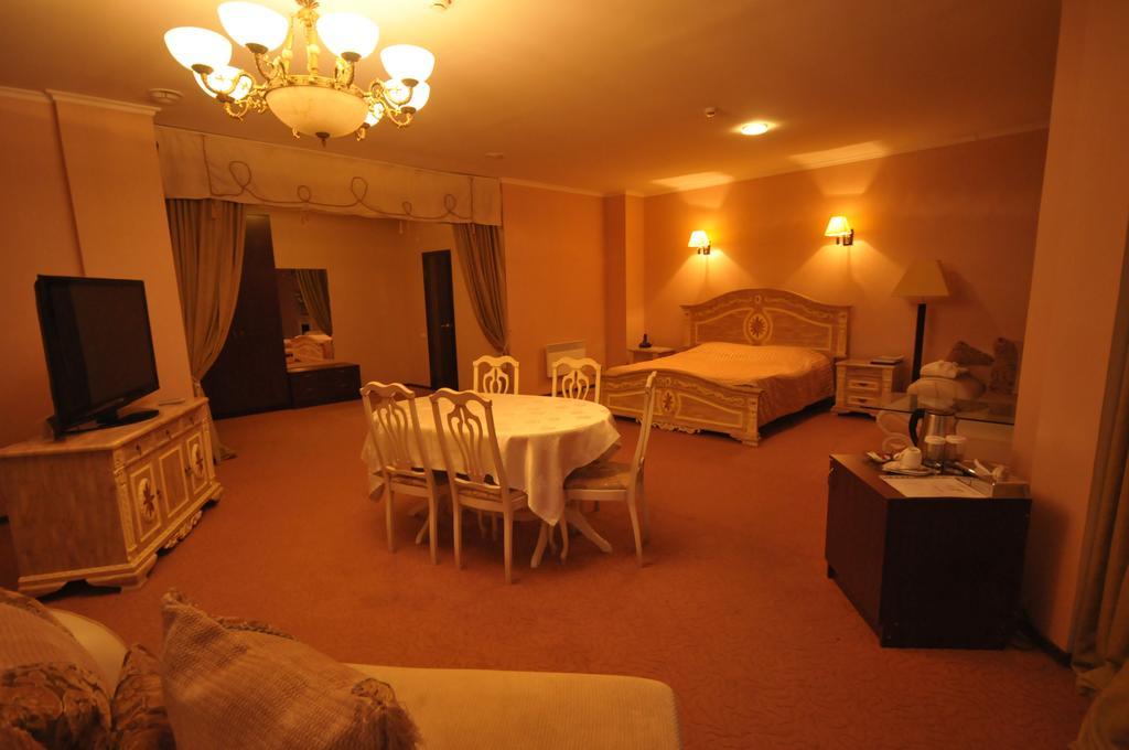 Golden Palace Hotel Aktau Room photo