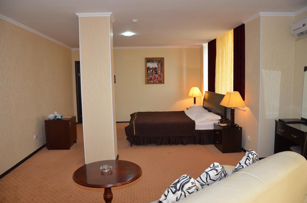 Golden Palace Hotel Aktau Exterior photo