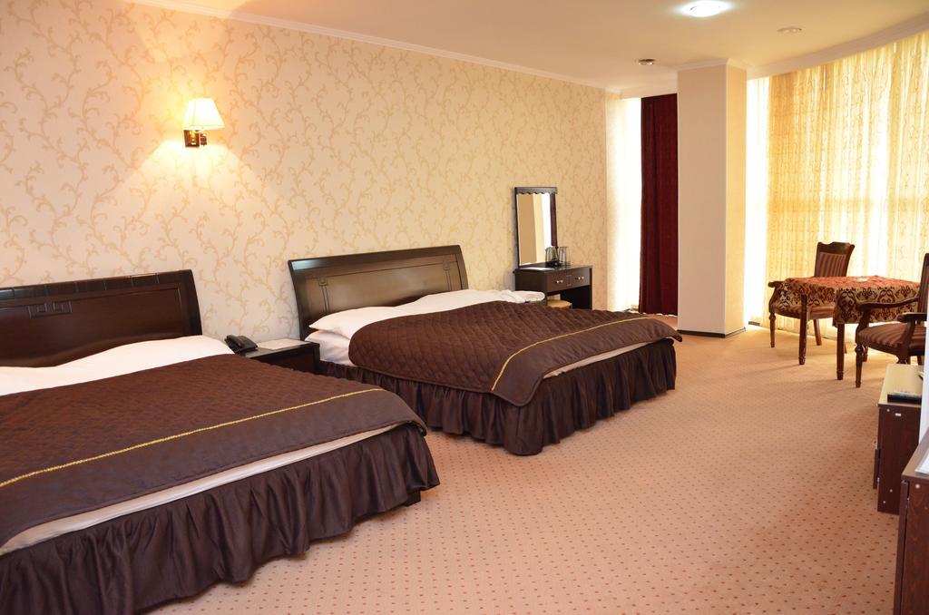 Golden Palace Hotel Aktau Exterior photo