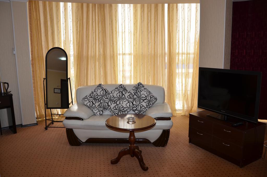Golden Palace Hotel Aktau Exterior photo