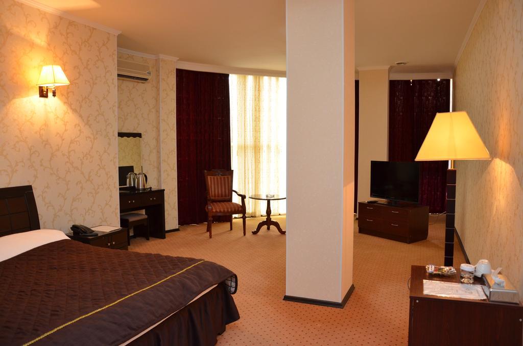 Golden Palace Hotel Aktau Exterior photo