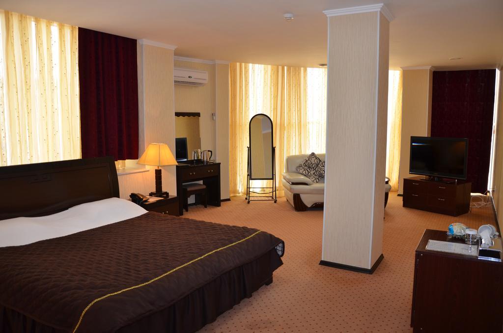 Golden Palace Hotel Aktau Exterior photo